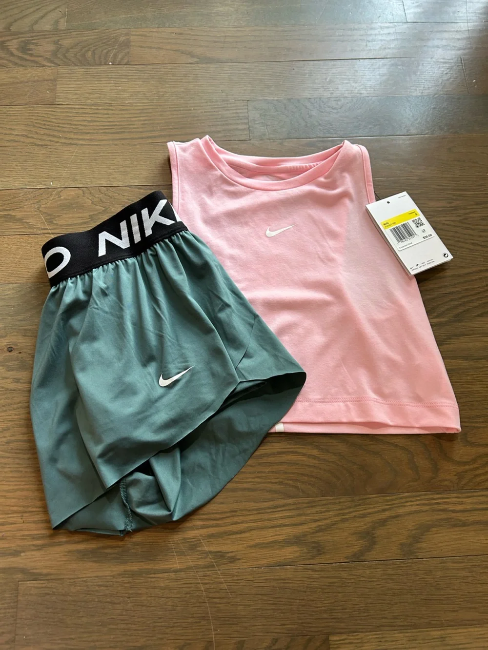 NWT Nike Girls Set size Small